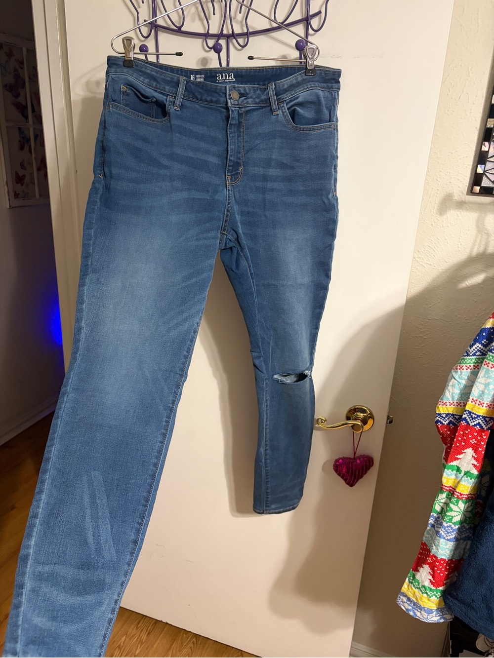 🧡 16 a.n.a Blue Mid Rise Jegging Jeans with Distressed Knee